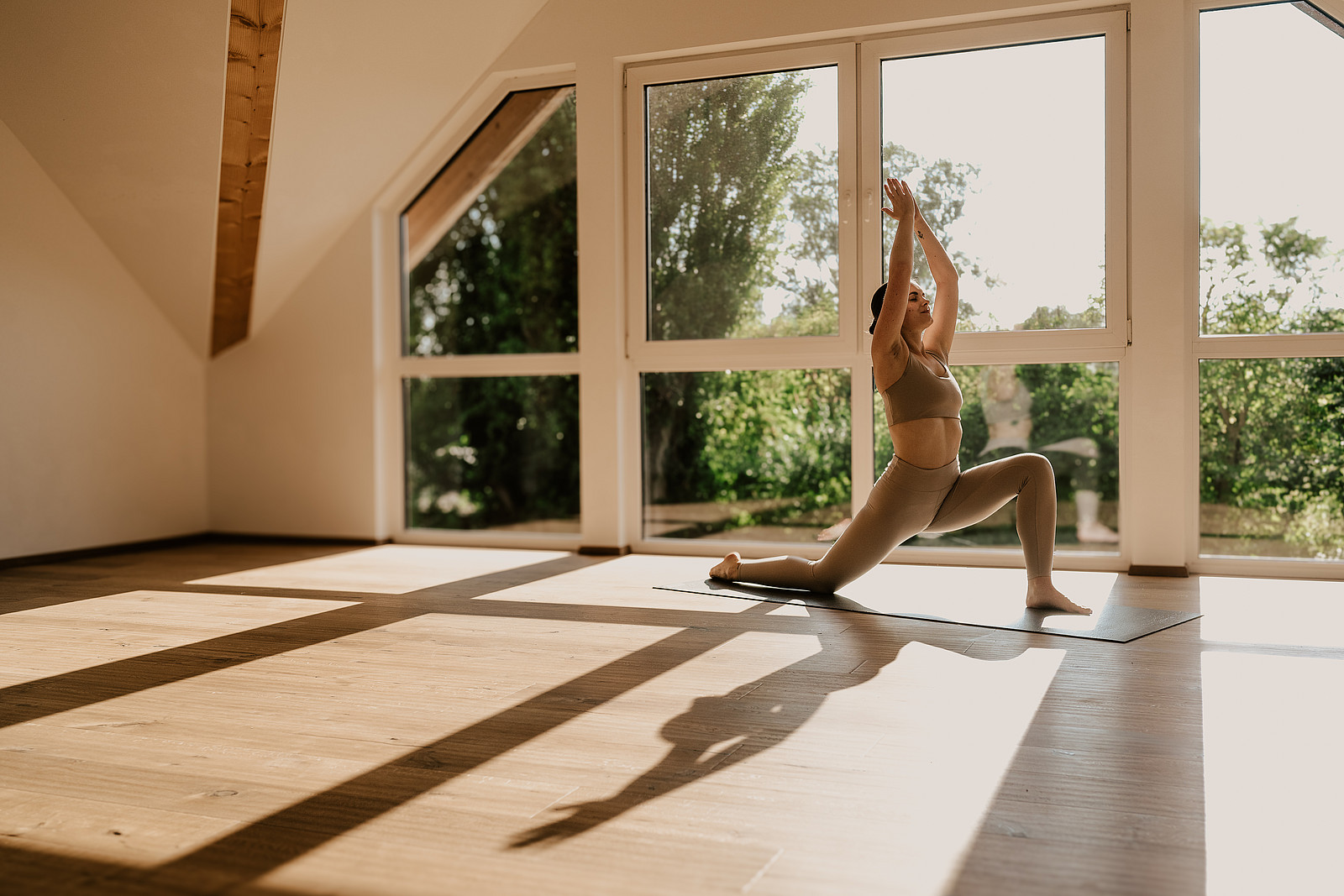 Jordan's Untermühle - Frau macht Yoga