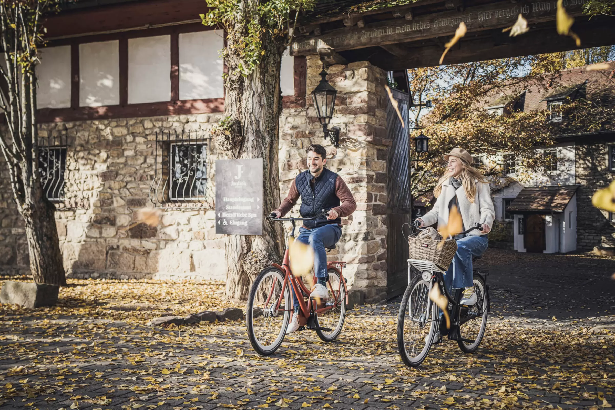 Jordans Untermühle - Radfahren - Paar beim Radfahren 