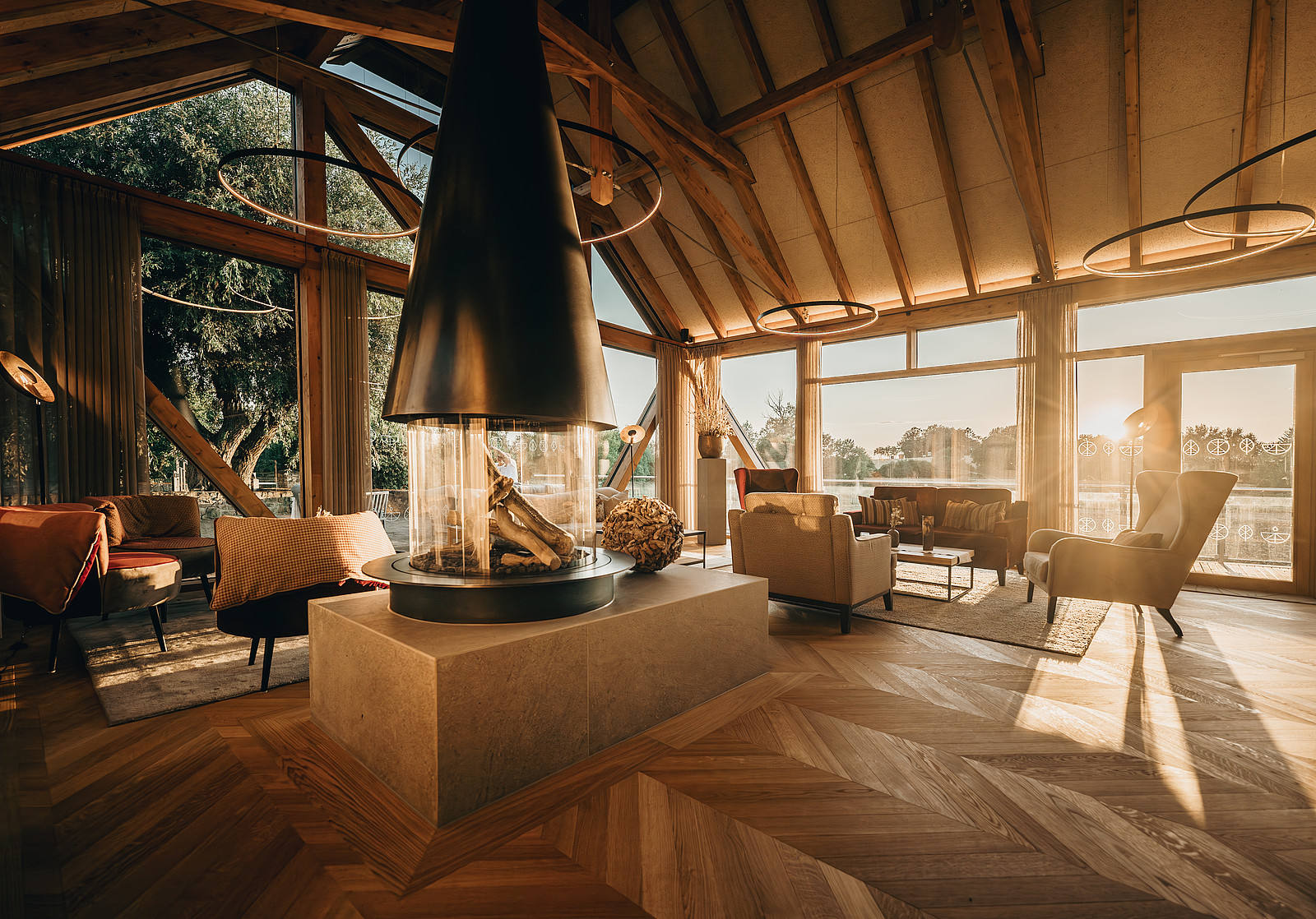 Lounge mit Kamin in Jordan’s Untermühle in Rheinhessen