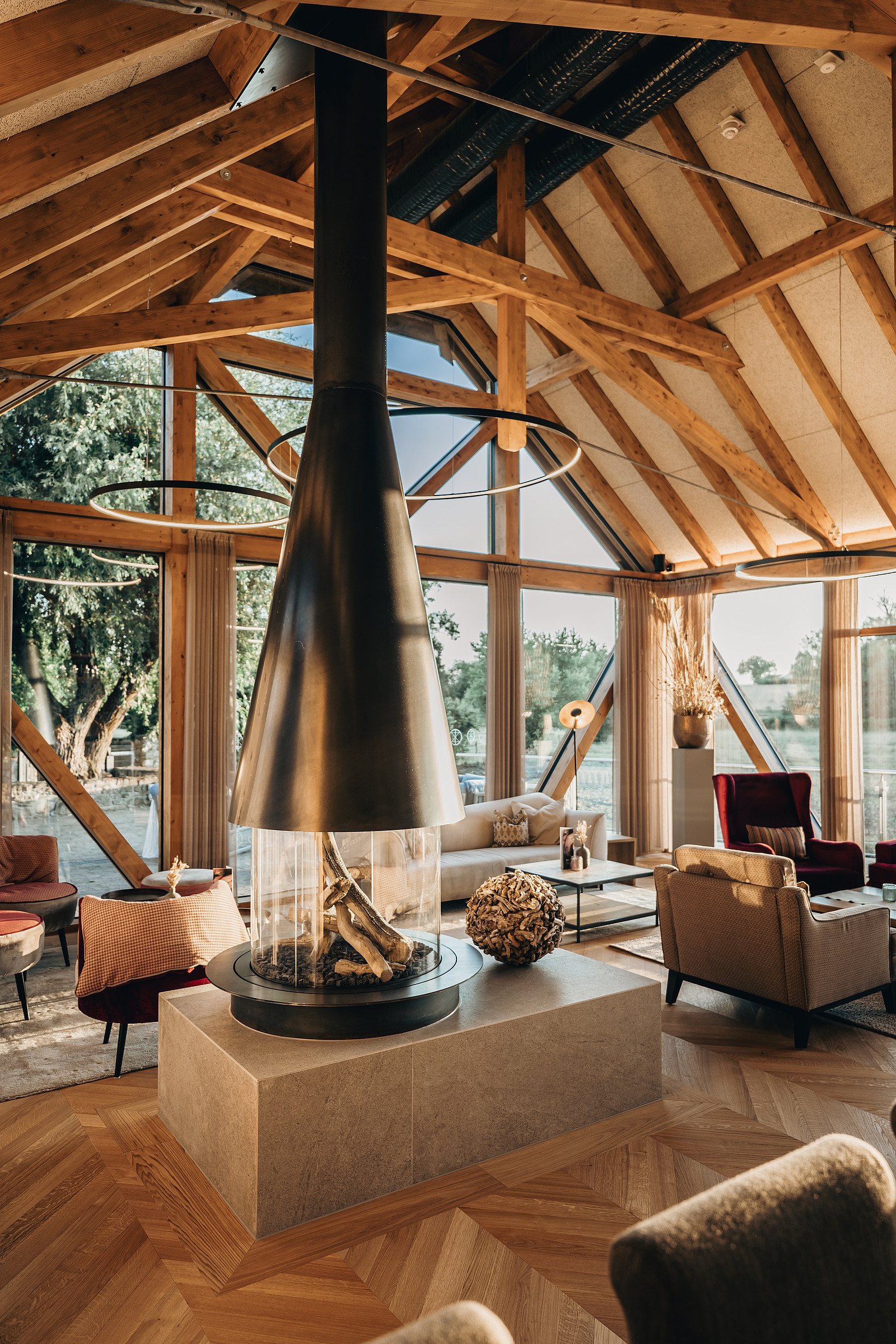 Jordan's Untermühle - Kamin im Loungebereich